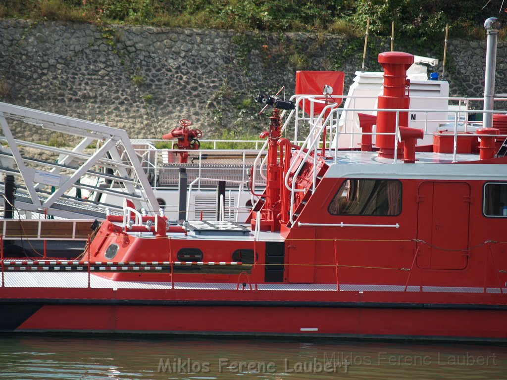 Feuerloeschboot 10-2   P210.JPG